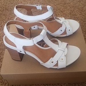 Clarks banoy valtina size 8. NWNT